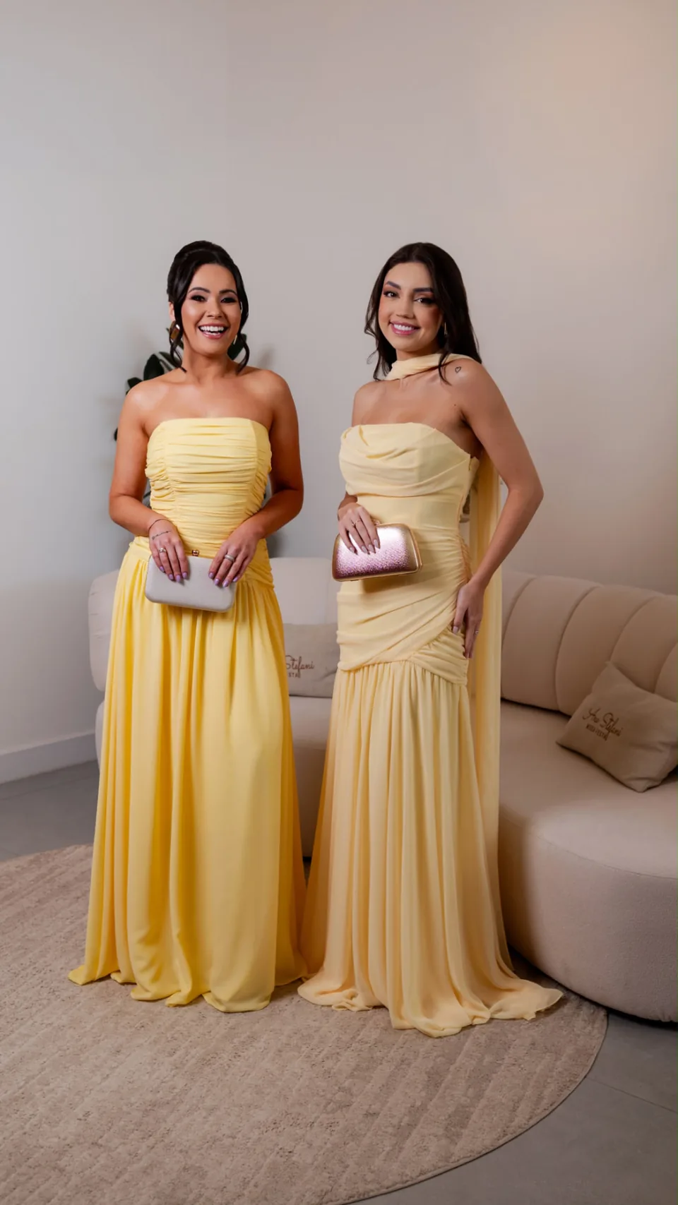 Duas propostas de vestidos longos amarelos